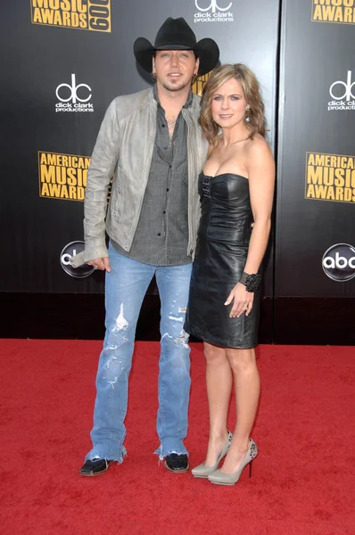 Jason Aldean e la moglie Jessica al 2009 American Music Awards Arrivi, Nokia Theater, Los Angeles, CA. 11-22-09 — Foto Stock