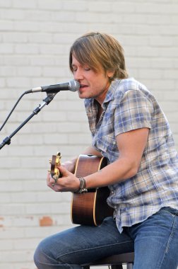 keith urban, sponsor tarafından verizon wireless ve samsung mobile, verizon kablosuz mağaza, pasadena, ca. 11 / 21 / 09 tarafından ücretsiz bir akustik konser kentsel Keith