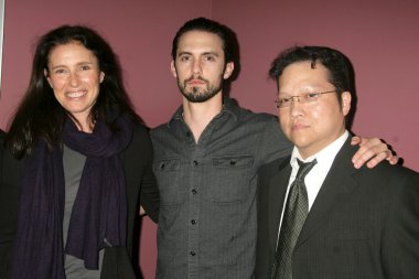 Mimi Rogers, Milo Ventimiglia ve Gregory Hatanaka 