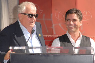 john stamos içine hollywood indüksiyon törenle Garry marshall ve john stamos yürümek Şöhret, hollywood Blvd, hollywood, ca. 11 / 16 / 09
