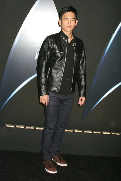 John cho op de "star trek" dvd en blu-ray release party, griffith observatorium, los angeles, ca. 11-15-09 — Stockfoto