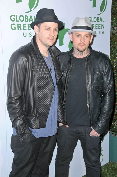 Joel madden a benji madden na 7 roční globální zelený usa je pre-oscar party, avalon, hollywood, ca. 03-03-10 — Stock fotografie