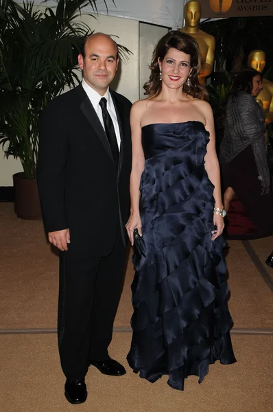 Ян Гомес и его жена Ниа Вардалос на церемонии вручения премии "Губернаторы" 2009 года, представленной Академией кинематографических искусств и наук, Большой бальный зал в Голливуде и Хайленд-центре, Голливуд, Калифорния. 11-14-09 — стоковое фото