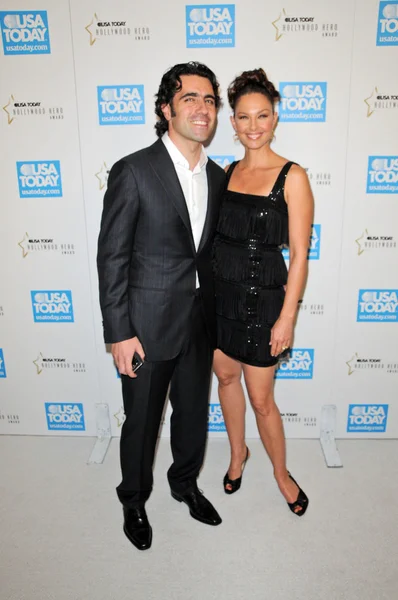 Darío Franchitti y su esposa Ashley Judd en USA Today Hollywood Hero Gala en honor a Ashley Judd, Montage Hotel, Beverly Hills, CA. 11-10-09 — Foto de Stock