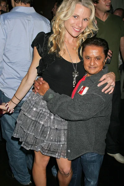 Erin Raftery e Deep Roy alla raccolta fondi per la Coppa del Mondo di Showdown, El Guapo Cantina, Los Angeles, CA. 11-06-09 — Foto Stock