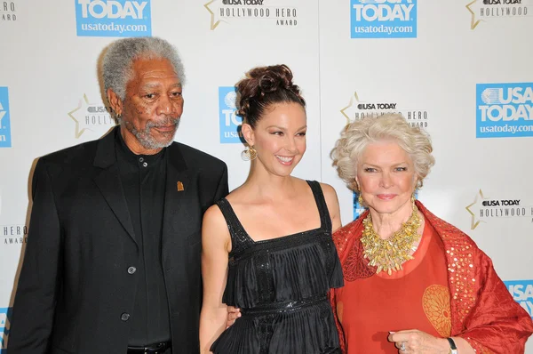 Morgan freeman i ashley judd i ellen burstyn w usa dziś hollywood bohaterem gali uhonorowanie ashley judd, montaż hotel, beverly hills, ca. 11-10-09 — Zdjęcie stockowe