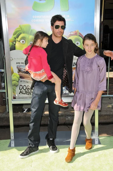 迪伦·麦克德莫特和女儿在"星球51"洛杉矶首映，曼村剧院，韦斯特伍德，卡11-14-09 — 图库照片