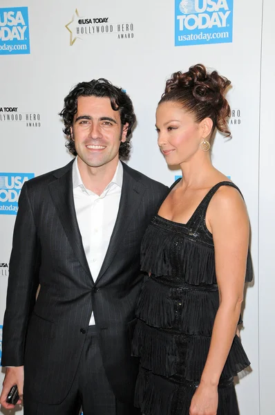 Dario Franchitti and wife Ashley Judd at the USA Today Hollywood Hero Gala honoring Ashley Judd, Montage Hotel, Beverly Hills, CA. 11-10-09 — Stock Photo, Image