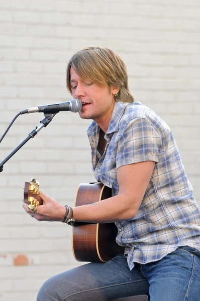 Keith urban, sponsor tarafından verizon wireless ve samsung mobile, verizon kablosuz mağaza, pasadena, ca. 11 / 21 / 09 tarafından ücretsiz bir akustik konser kentsel Keith — Stok fotoğraf