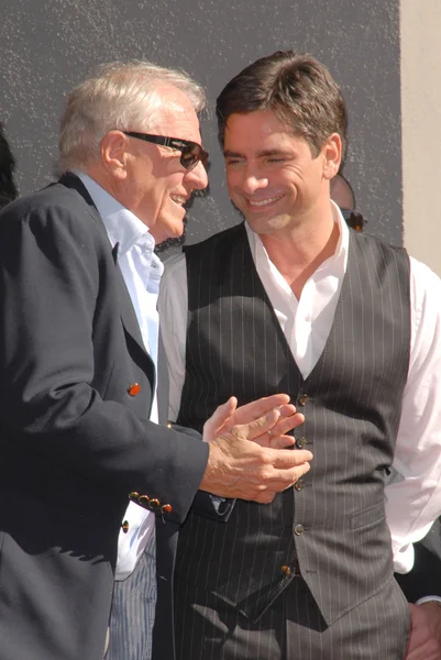 Garry Marshall and John Stamos at the induction ceremony of John Stamos into the Hollywood Walk of Fame, Hollywood Blvd., Hollywood, CA. 11-16-09 — Stock Photo, Image