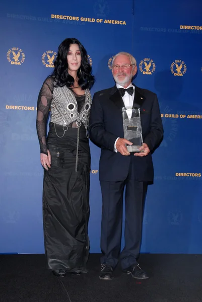 Cher und Norman Jewison bei den 62. jährlichen dga Awards - Presseraum, Hyatt Regency Century Plaza Hotel, Century City, ca. 30-01-10 — Stockfoto