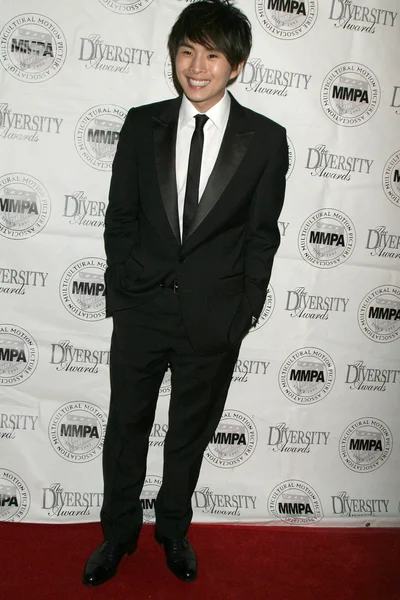 Justin Chon στο πολυπολιτισμικό Motion Picture Συλλόγου 17η ετήσια ποικιλομορφία βραβεία, Beverly Hills ξενοδοχείο, Μπέβερλι Χιλς, Ca. 11-22-09 — Φωτογραφία Αρχείου