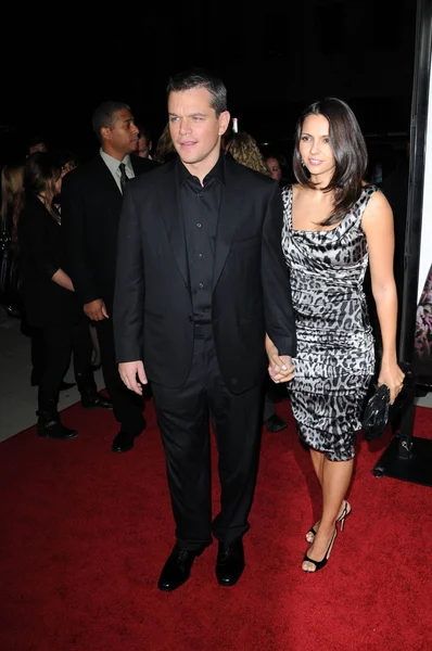 Matt Damon i żona Luciana Barroso w "Invictus" Los Angeles Premiere, Akademia sztuki i nauk Motion Picture, Beverly Hills, CA. 12-03-09 — Zdjęcie stockowe