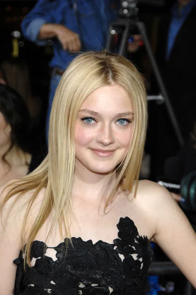 Dakota Fanning at the "The Twilight Saga: New Moon" Los Angeles Premiere, Mann Village Theatre, Westwood, Ca. 11-16-09 — Stock Photo, Image