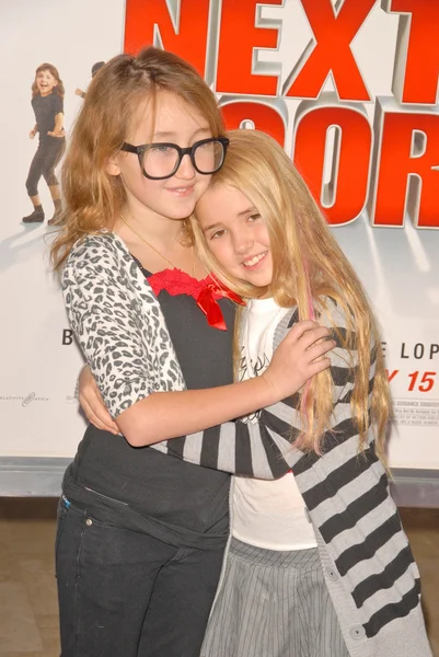 Noah Cyrus and Emily Grace Reaves at "The Spy Next Door" Los Angeles Premiere, The Grove, Los Angeles, CA. 01-09-10 — Stock Photo, Image