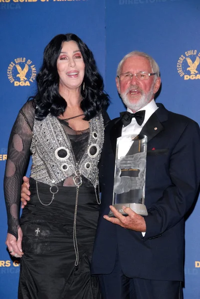 Cher og Norman Jewison ved 62. årlige DGA Awards - Presserum, Hyatt Regency Century Plaza Hotel, Century City, CA. Tilsætningsstoffets sammensætning - Stock-foto