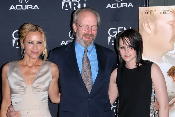 Maria Bello, William Hurt i Kristen Stewart w "Żółtym chusteczka" Los Angeles premiera, Pacific Design Center, West Hollywood, Ca. 02-18-10 — Zdjęcie stockowe
