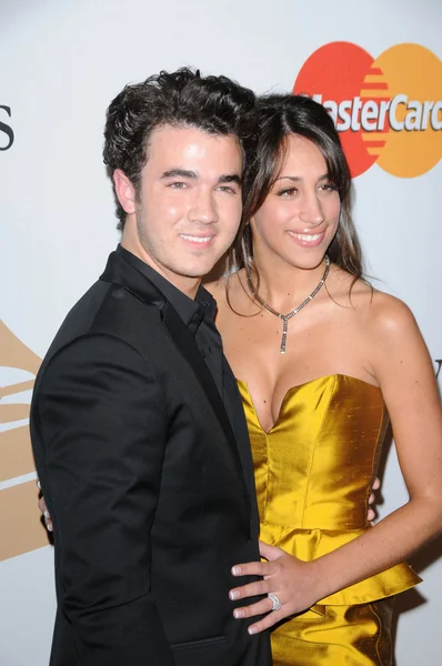 Kevin Jonas and wife Danielle at The Recording Academy and Clive Davis Present The 2010 Pre-Grammy Gala - Salute To Icons, Beverly Hilton Hotel, Beverly Hills, CA. 01-30-10 — Stock Photo, Image