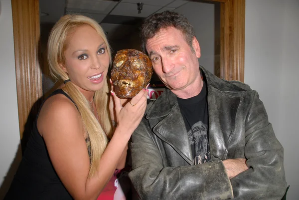 Mary Carey e Robert Rhine em uma assinatura e aparição de rádio para Mary Carey 's "Girls and Corpses" Magazine Issue, LA Talk Radio, Sherman Oaks, CA. 02-23-10 — Fotografia de Stock