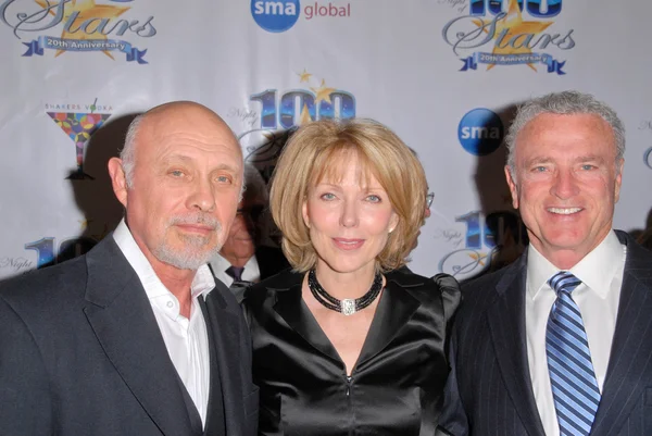 Hector Elizondo, Susan Blakely y Kevin Dobson en el 2010 Noche de 100 Estrellas Oscar Viewing Party, Beverly Hills Hotel, Beverly Hills, CA. 03-07-10 —  Fotos de Stock