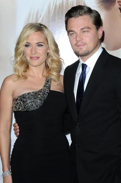 Kate winslet ve leonardo dicaprio, devrimci yol dünya prömiyeri. Mann Köyü tiyatro, westwood, ca. 12-15-08 — Stok fotoğraf