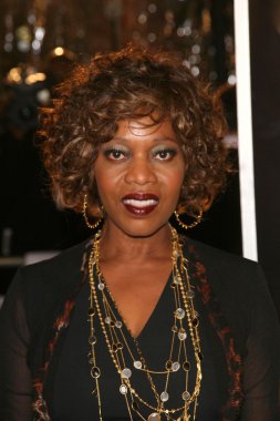 Alfre Woodard, Benjamin Button 'ın Tuhaf Davası' nın Los Angeles galasında. Manns Village Tiyatrosu, Westwood, CA. 12-08-08