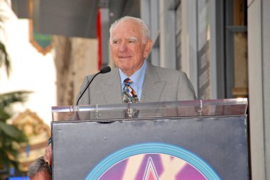 Yargıç Joseph A. Wapner Yargıç Joseph A.Wapner içine Hollywood Walk of Fame, indüksiyon törenle Hollywood, Ca. 11-12-09
