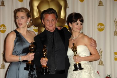 Kate winslet sean penn ve penelope cruz basın odasında 81 yıllık Akademi Ödülleri. Kodak Tiyatrosu, hollywood, ca. 02-22-09