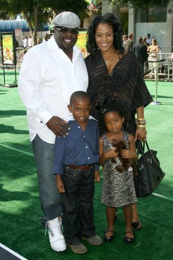 Cedric The Entertainer and family