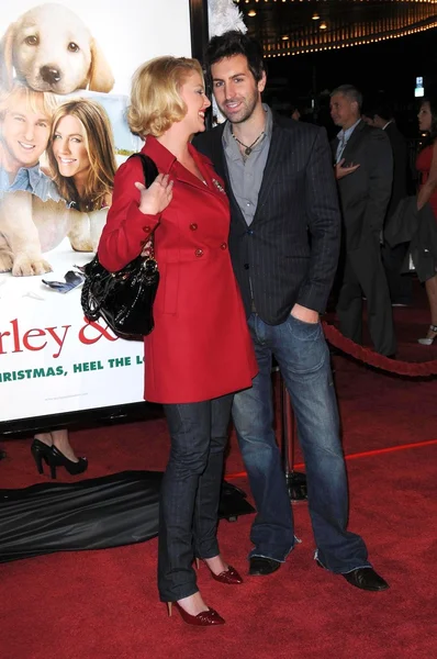 Katherine heigl en josh kelley in los angeles premiere van marley & me. Mann village theater, los angeles, ca. 12-11-08 — Stockfoto