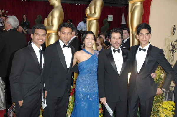 Elenco de 'Slumdog Millionaire' en los 81º Premios Anuales de la Academia. Teatro Kodak, Hollywood, CA. 02-22-09 — Foto de Stock