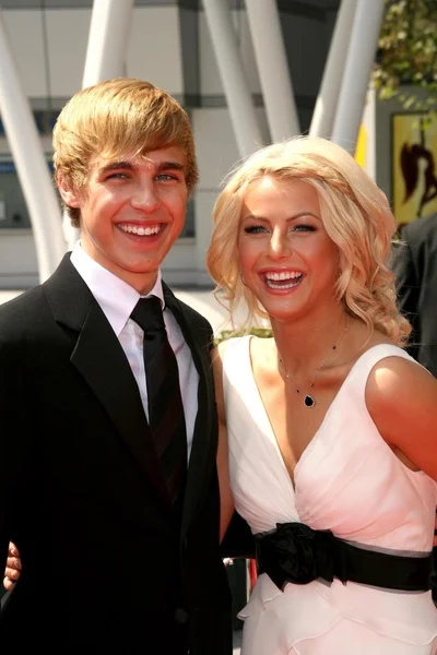 Cody Linley and Juliana Huff — ストック写真