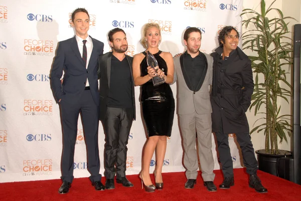 Jim Parsons, Johnny Galecki, Kaley Cuoco, Simon Helberg\r\nat the Press Room for the 2010 's Choice Awards, Nokia Theater L.A. Live, Los Angeles, CA. 01-06-10 — Stock fotografie