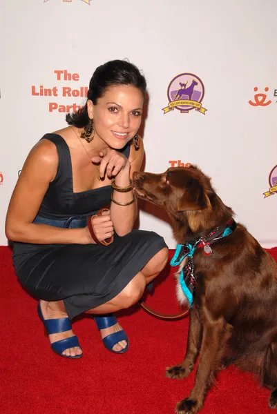 Lana Parrilla with dog — Stock Photo, Image