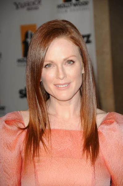 Julianne Moore at the 13th Annual Hollywood Awards Gala. Beverly Hills Hotel, Beverly Hills, CA. 10-26-09 — Stock Photo, Image