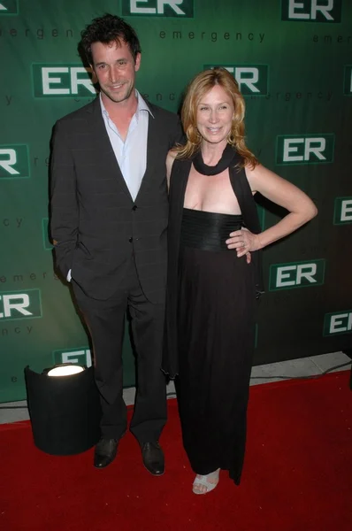 诺亚·怀尔和特蕾西·沃宾在庆祝电视节目"Er"系列结局的聚会上。社交好莱坞， 好莱坞， Ca. 03-28-09 — 图库照片