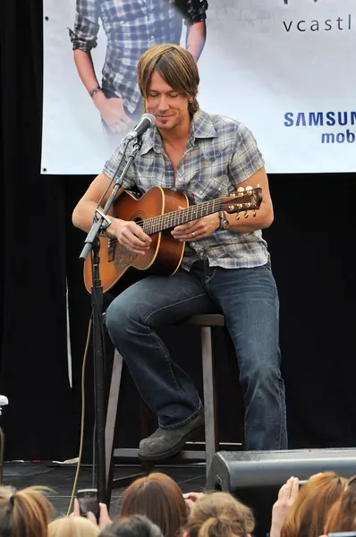 Keith Urban ad un concerto acustico gratuito di Keith Urban, sponsorizzato da Verizon Wireless e Samsung Mobile, Verizon Wireless Store, Pasadena, CA. 11-21-09 — Foto Stock