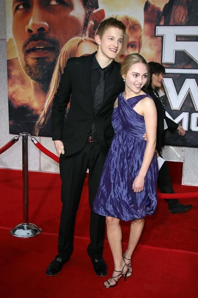 Alexander Ludwig and AnnaSophia Robb at the Los Angeles Premiere of Race To Witch Mountain. El Capitan Theatre, Hollywood, CA. 03-11-09 — Stock Photo, Image