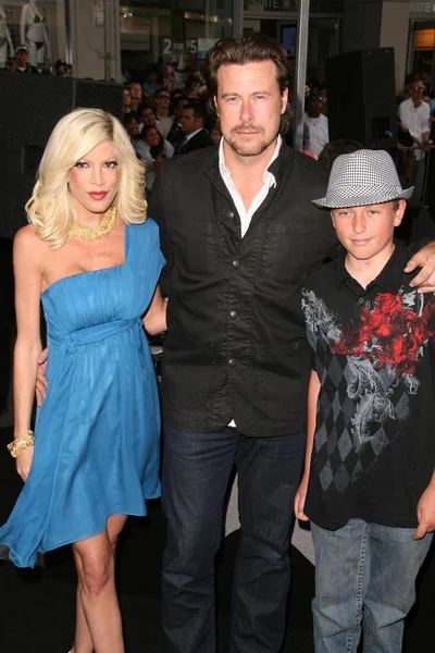 Tori spelling i dziekan mcdermott — Zdjęcie stockowe