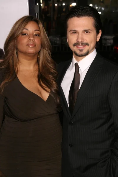 Freddy Rodriguez y su esposa — Foto de Stock
