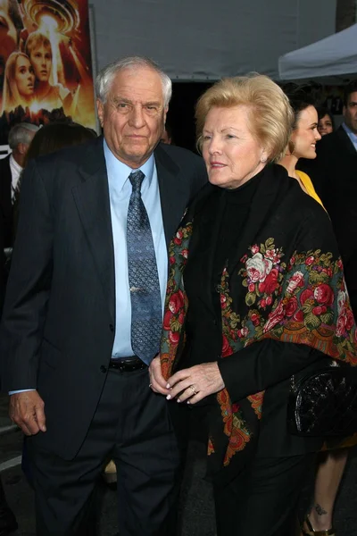 Garry Marshall and Barbara Marshall at the Los Angeles Premiere of 'Race To Witch Mountain'. El Capitan Theatre, Hollywood, CA. 03-11-09 — Stock Photo, Image
