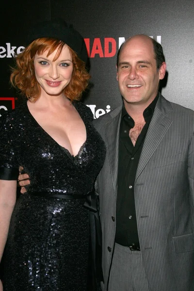 Christina hendricks und matthew weiner — Stockfoto