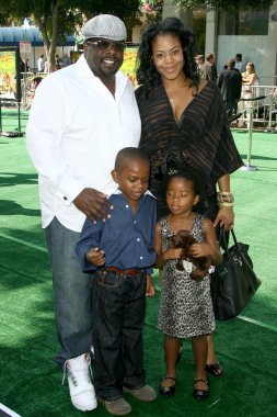 Cedric The Entertainer and family