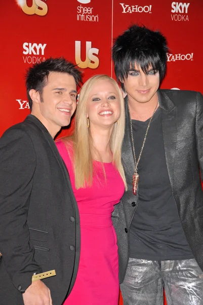 Kris Allen e moglie con Adam Lambert — Foto Stock