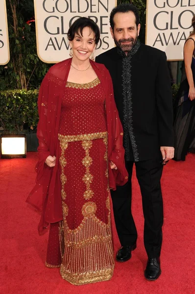 Brooke adams ve tony shalhoub 66 yıllık Altın Küre Ödülleri'nde. Beverly hilton hotel, beverly hills, ca. 01-11-09 — Stok fotoğraf