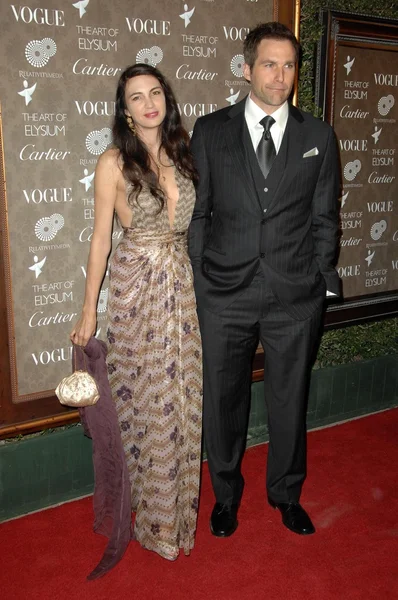 Shiva Rose and Date Attend — Stock Photo, Image
