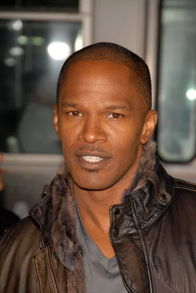 Jamie foxx bij de los angeles premiere van "wet blijvende burger". Grauman's chinese theater, hollywood, ca. 10-06-09 — Stockfoto