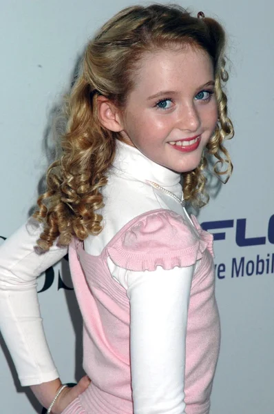 Kathryn newton på cbs komedier säsongen premiär fest. område, west hollywood, ca. 09-17-08 — Stockfoto