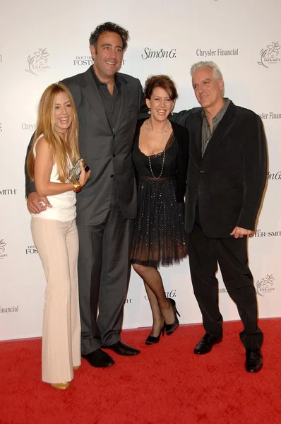 Brad Garrett con Joely Fisher y Christopher Duddy —  Fotos de Stock