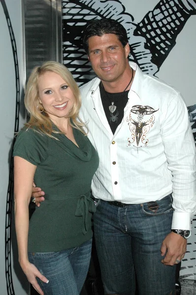 Alana köri ve jose canseco adlı birthday bash için katie lohmann. s bar, hollywood, ca. 01-27-09 — Stok fotoğraf